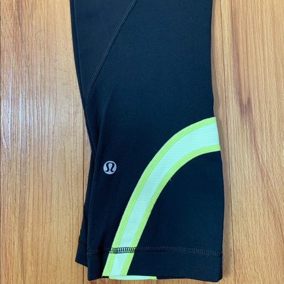 Lululemon Run: Inspire Crop II Black & Green - Picture 9 of 16